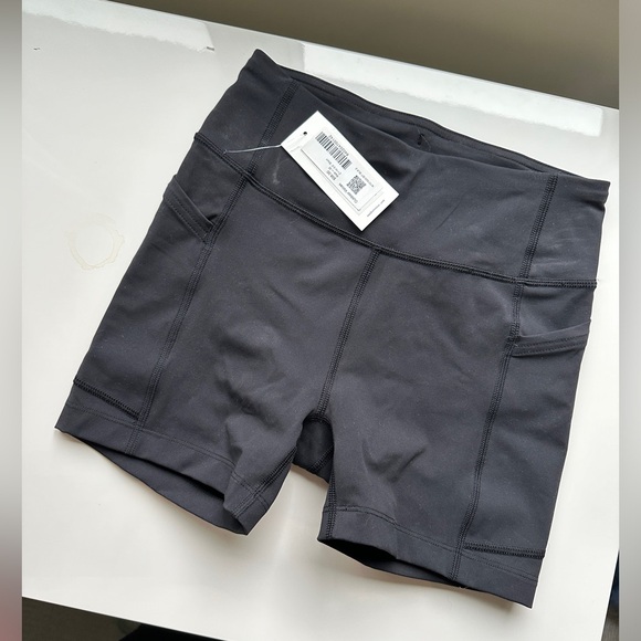 NWT Outdoor Voices SuperForm™ 3.5" Short XS - Picture 2 of 5